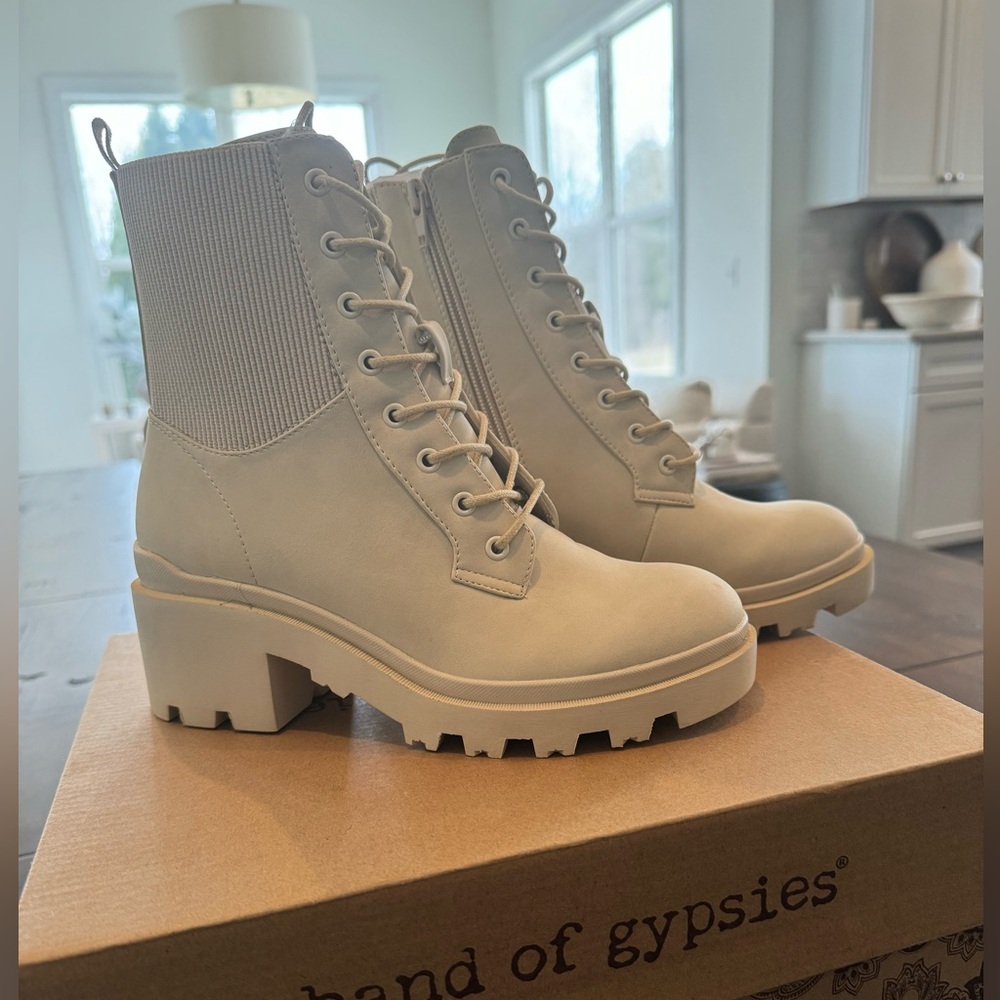 Band of Gypsies Cream Boots| New with box| Size 7